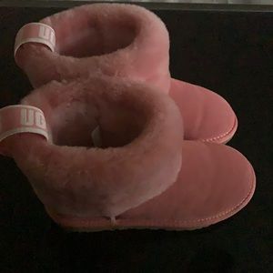Pink ugg boots like new been worn 3x